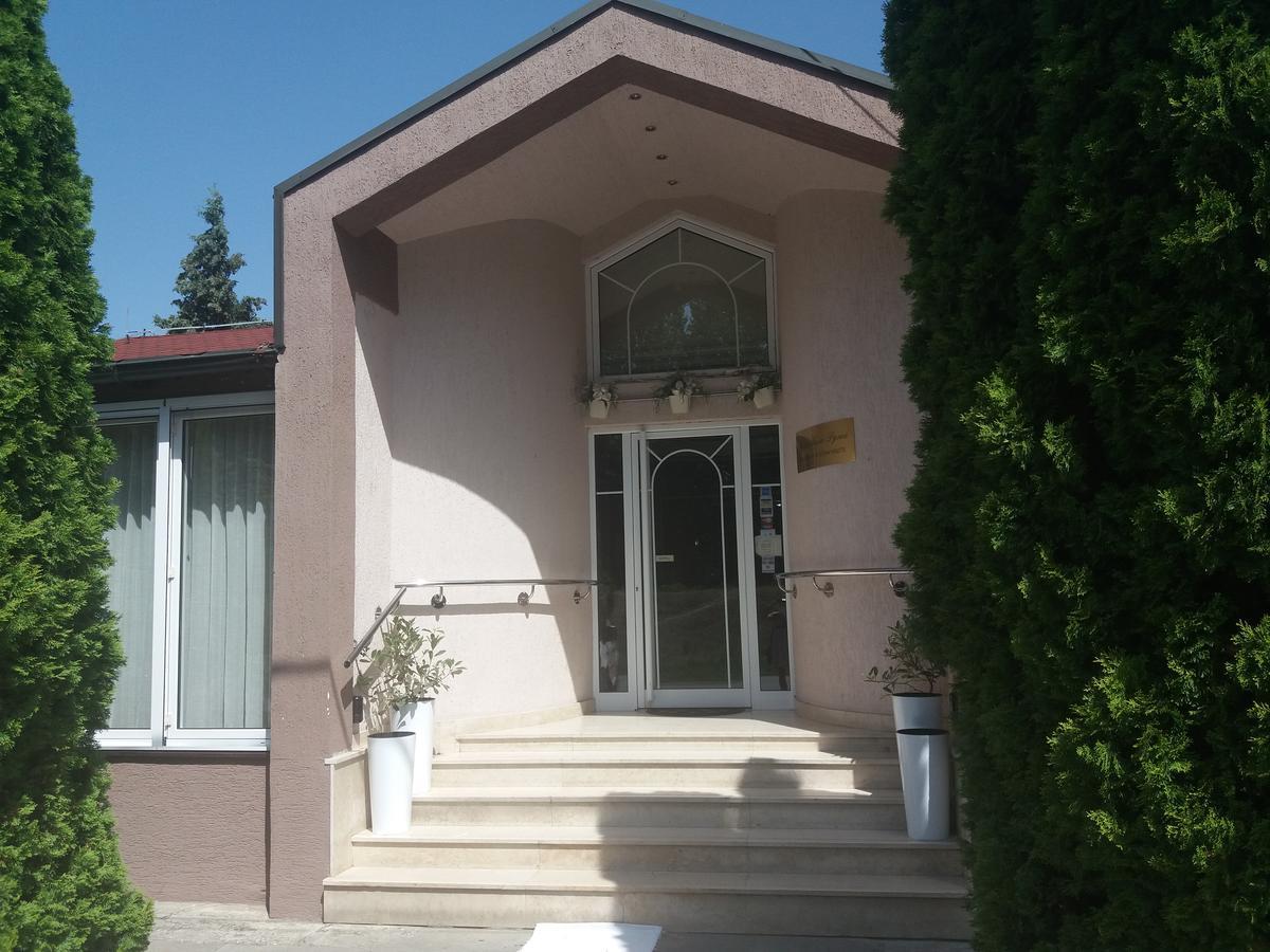 B&B Vila Bela Ruza Sremska Mitrovica Exterior photo